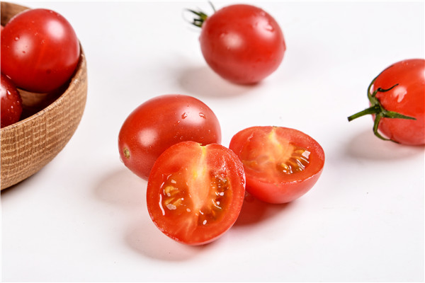 西红柿不能跟什么同吃