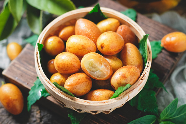 黄皮果是广东人最为熟悉的夏季水果之一,它口感酸酸甜甜,而且一身都