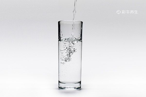 日常八种水绝不能喝 不开的水会致癌