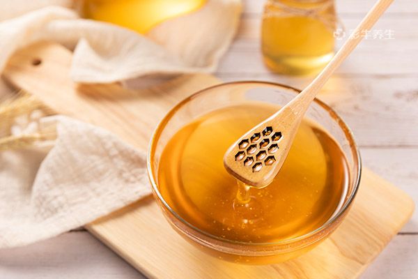 蜂蜜和枸杞能一起泡水喝吗 蜂蜜和枸杞泡水喝的好处