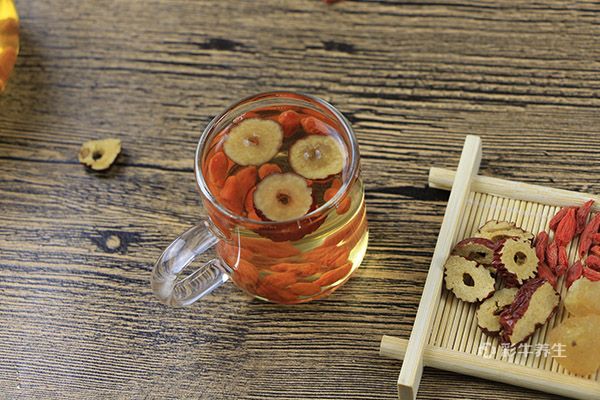 红枣枸杞黄芪泡水喝的功效与作用