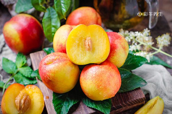 桃子和西瓜一起吃会中毒吗 桃子不能和什么一起吃